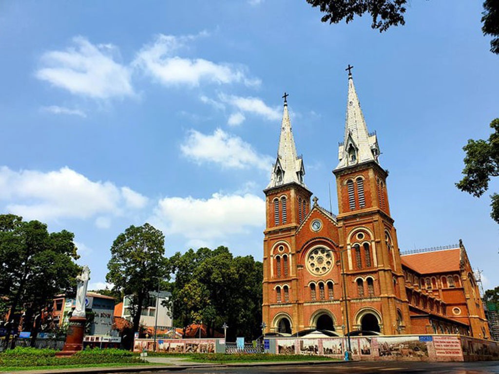 Nhà thờ Đức Bà Địa điểm du lịch nổi tiếng tphcm