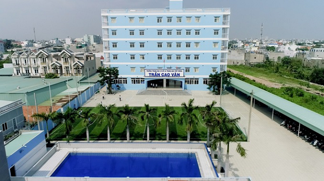 Khuôn viên Trường Trần Cao Vân