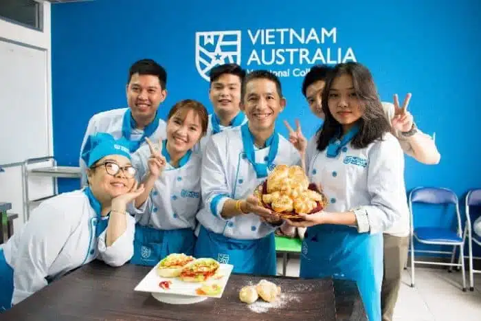 Trường quản lý khách sạn Việt Úc- học làm bánh ở TPHCM | Nguồn: daynghevietuc.com