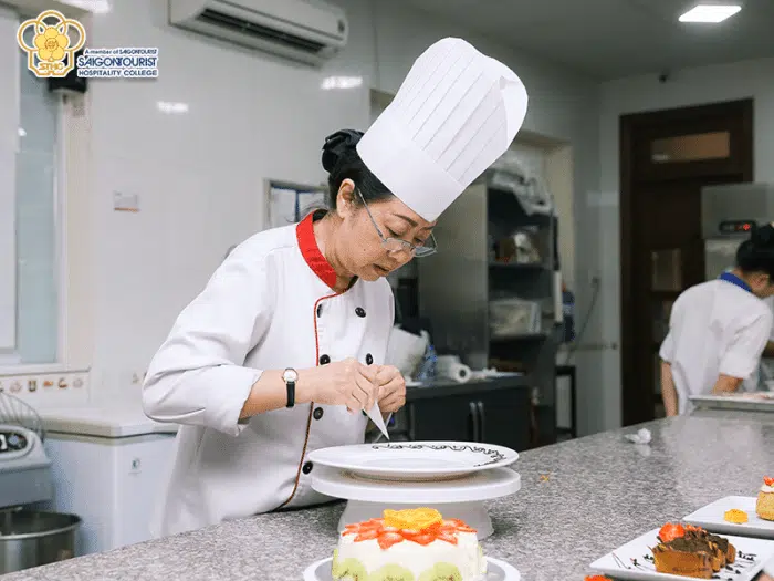 Trường Saigontourist- học làm bánh ở TPHCM | Nguồn: Saigontourist