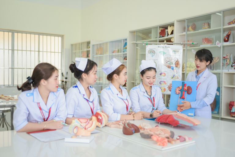 Các trường đào tạo ngành điều dưỡng TPHCM uy tín nhất
