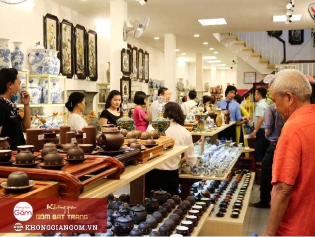 Không gian Gốm – cửa hàng gốm sứ tại TPHCM mà bạn có thể tìm mua các sản phẩm gốm sứ từ làng gốm Bát Tràng mà không cần phải ra Hà Nội | Nguồn: Không gian gốm