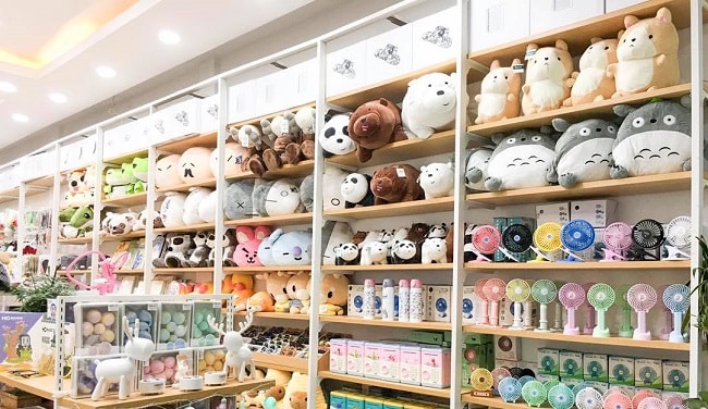 Totoro Shop không chỉ bán gấu bông mà còn có rất nhiều loại phụ kiện và quà tặng thú vị | Nguồn: Totoro Shop 