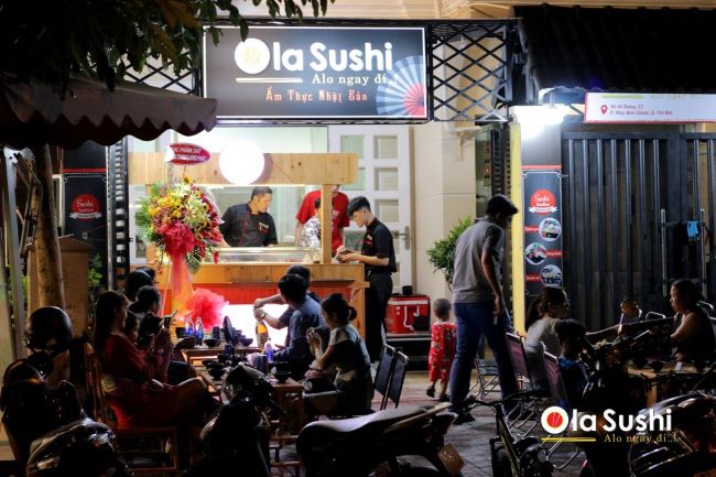 Không khí của Ola Sushi cũng mang đến cảm giác ấm cúng và dễ chịu cho thực khác | Nguồn: Ola Sushi
