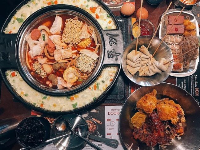 Bạn sẽ được thưởng thức món lẩu và buffet tokbokki chuẩn Hàn Quốc tại Dookki | Nguồn: Dookki 