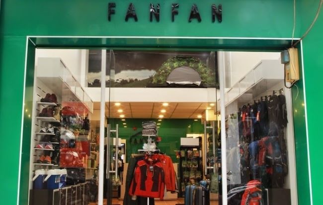 Phần lớn hàng hóa được bày bán tại FanFan shop được sản xuất trong nước, điều này khiến chúng trở thành lựa chọn phổ biến của nhiều bạn trẻ | Nguồn: FanFan shopPhần lớn hàng hóa được bày bán tại FanFan shop được sản xuất trong nước, điều này khiến chúng trở thành lựa chọn phổ biến của nhiều bạn trẻ | Nguồn: FanFan shop