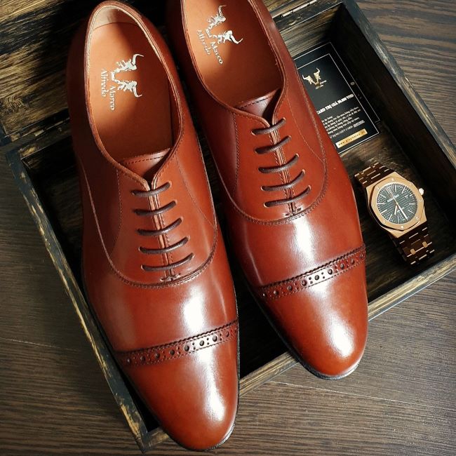 Đế giày Marco được áp dụng công nghệ Goodyear, phân màu thủ công mang đến cảm giác thoải mái và êm dịu khi mang | Nguồn: Giày Marco