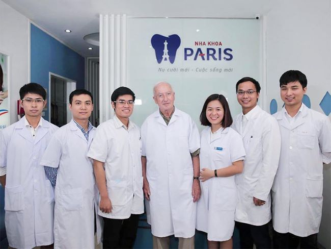 Bệnh nhân yêu thích dịch vụ trồng răng implant của hệ thống nha khoa Paris vì chất lượng cao và giá cả hợp lý | Nguồn: Hệ thống nha khoa Paris