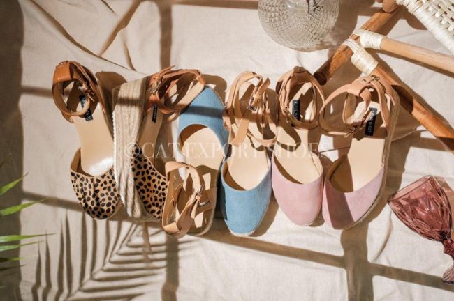 Những cô gái có bàn chân lớn hơn cũng thường xuyên lui tới Cat Export Shoes, nơi họ có thể mua sắm những đôi giày có kích thước từ 39-40 đến 41 vừa thời trang vừa thoải mái | Nguồn: Cat Export Shoes