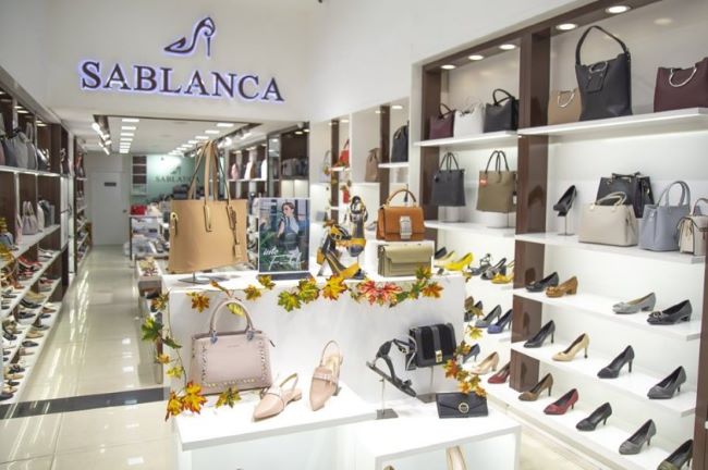 Giày sandal của Sablanca được phát triển với nhiều kiểu dáng và màu sắc, nhưng tất cả đều rất hợp với thời trang | Nguồn: Sablanca
