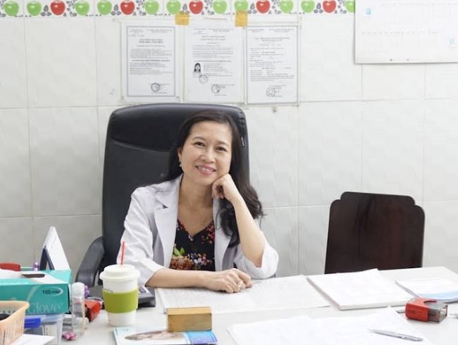Bác sĩ Hứa Thị Mỹ Trang là bác sĩ chuyên khoa nhi, được tu nghiệp tại Pháp và từng công tác tại nhiều bệnh viện nhi nổi tiếng tại TP.HCM | Nguồn: Bác sĩ Hứa Thị Mỹ Trang