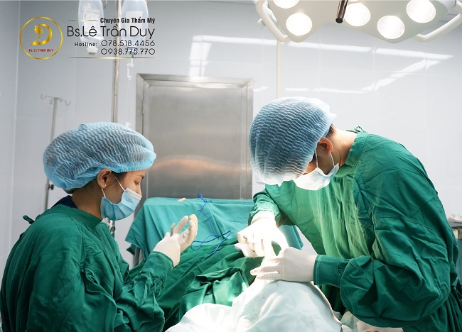 Bác sĩ Lê Trần Duy là một bác sĩ nổi tiếng Việt Nam nâng mũi tuyệt đẹp được nhiều người lựa chọn | Nguồn: Bác sĩ Lê Trần Duy 