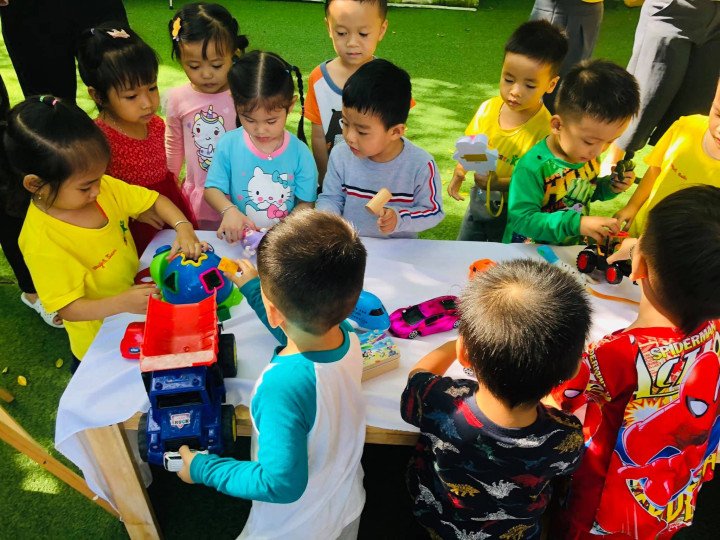 CreaKids Preschool còn thường xuyên tổ chức các buổi vui chơi, dã ngoại để trẻ khám phá môi trường xung quanh và vận dụng kiến ​​thức đã học trên lớp vào thực tế | Nguồn: CreaKids Preschool 