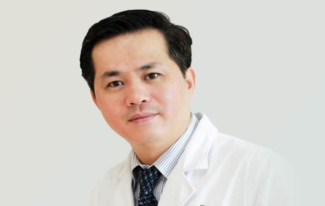 Bác sĩ Nguyễn Văn Thắng chuyên tư vấn, thăm khám, điều trị hoặc vượt qua các khó khăn trong phẫu thuật thẩm mỹ | Nguồn: Bác sĩ Nguyễn Văn Thắng