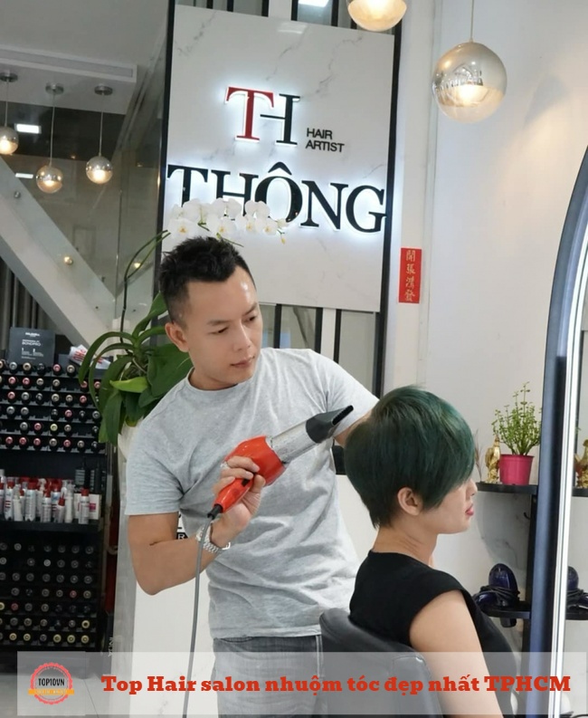 Chủ sở hữu của Thông Hair Salon có tài năng xuất sắc, đội ngũ nhiệt tình và môi trường cởi mở mang đến cho người tiêu dùng ấn tượng dễ chịu | Nguồn: Thông Hair Salon