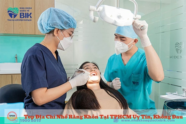 Các nha sĩ tại Nha Khoa Bảo Việt thẩm định, tư vấn và nhổ răng khôn đều có khoảng chục năm kinh nghiệm, trình độ chuyên môn cao, có chứng chỉ hành nghề nha khoa | Nguồn: Nha Khoa Bảo Việt